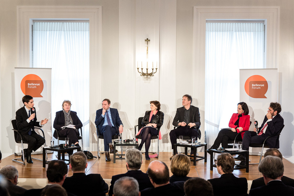 Podiumsdiskussion zum Debattenstand in einigen EU-Mitgliedsstaaten beim Bellevue Forum 'Flüchtlinge – eine Herausforderung für Europa' im Großen Saal in Schloss Bellevue